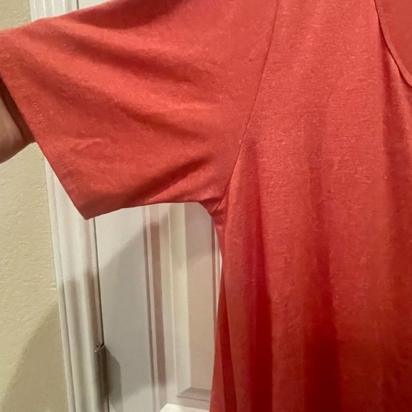 🔥🔥🔥 LuLaRoe Perfect Tee - Picture 3 of 5